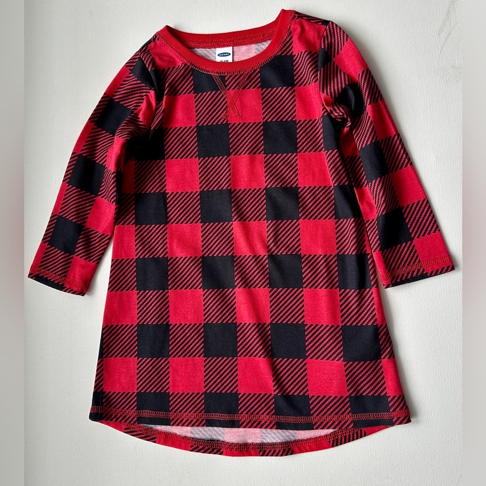 Old Navy girl’ pajama nightgown color red and plaid black.  Size 18-24M.